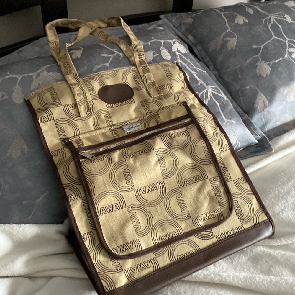 Tall walking bag on wheels